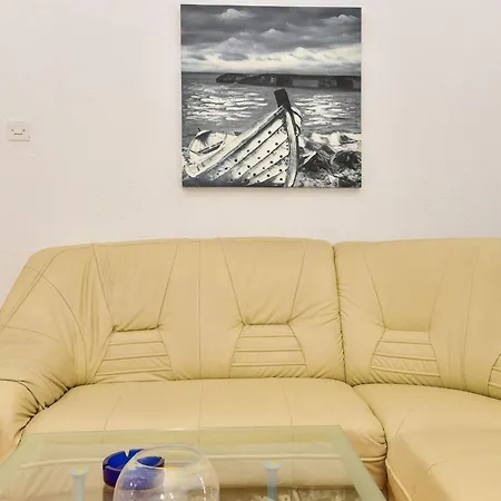 Daire Bernarda Makarska